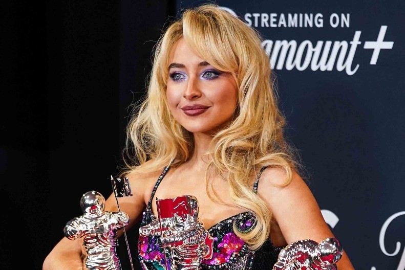 PO UGLEDU NA POZNATE Ne bacajte silne pare na salone, za lepu frizuru dovoljno je samo ovo