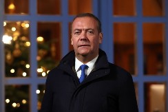 MEDVEDEV RAZNEO EVROPU: "Samo će se izgalamiti i predati Grenland Americi"