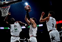 PROBLEM ZA ARMANI Italijani bez trojice igrača čekaju Zvezdu