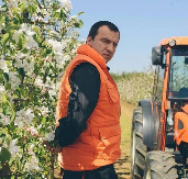 NENAD JEZDIĆ ODBIO DA PRODA IMANJE NA SELU Sa porodicom se odselio iz Beograda, a razvio je i unosan biznis: "Ima puno posla"