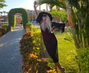 IMA BOGATSTVO KOJE OSTAVLJA BEZ DAHA Pevačica zablistala u skupocenoj bundi i otkrila gde uživa! (FOTO)