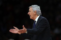 PEŠIĆ BACIO ATAMANA NA KOLENA Bajern slavio, ali brine zbog jezivog pada Jovića (VIDEO)