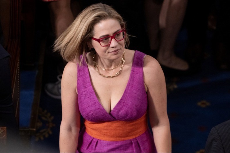 "DRAGI SKINI TU BURMU... ZNAŠ ŠTA SAM PONELA" Isplivali sočni detalji afere Kristen sa oženjenim telohraniteljem!