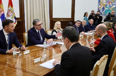 VUČIĆ SA BAROOM Srbija posvećena dijalogu i miru, biće oslonac Francuskoj i EU