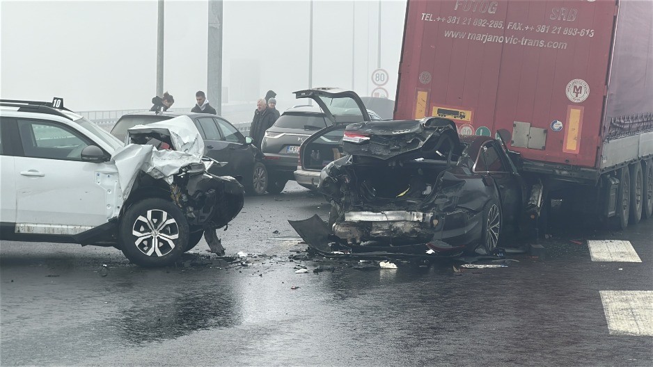  NOVI DETALJI JEZIVOG SUDARA Jedna osoba je podlegla povredama, a njih šestoro je preveženo u bo