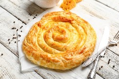 SAVIJAČA SA SIROM GREJE DUŠU I TELO A polovina se pojede dok je u plehu