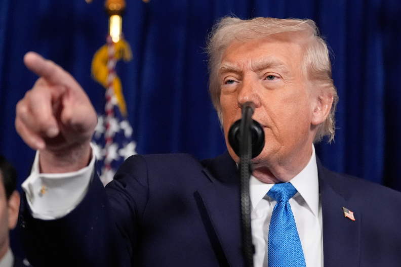 TRAMP SPREMA OBJAVU KOJA ĆE PROMENITI SVET: "Najvažnija poruka u istoriji čovečanstva"