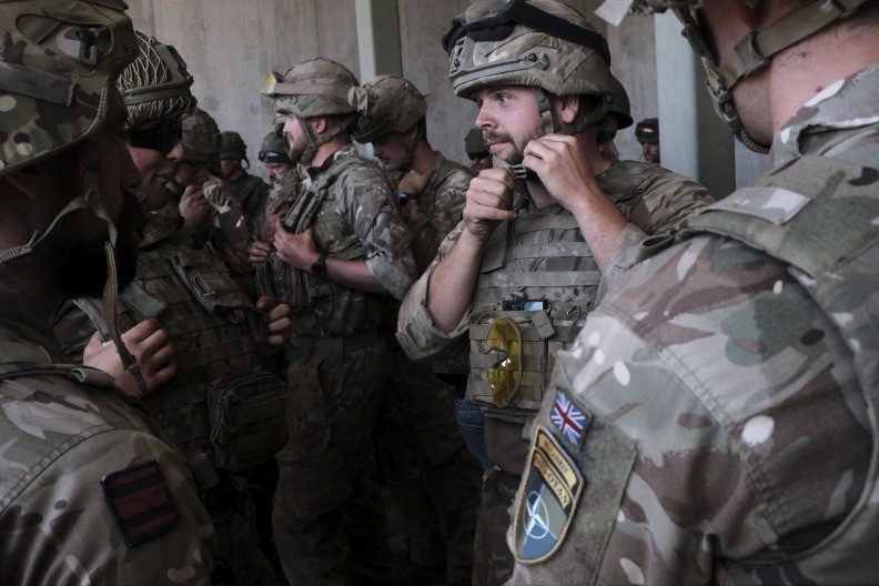 BRITANSKI MARINCI SE PRIPREMAJU ZA RAT SA RUSIJOM? "U dubokom snegu artičkih planina..."