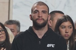 VELJKO RAŽNATOVIĆ SE OGLASIO IZ HLADNE RUSIJE Pokazao zavidno telo! (FOTO)