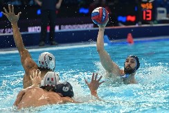 SRBIJA - FRANCUSKA Efikasan start meča, velika borba u Areni, "delfini" vode! 