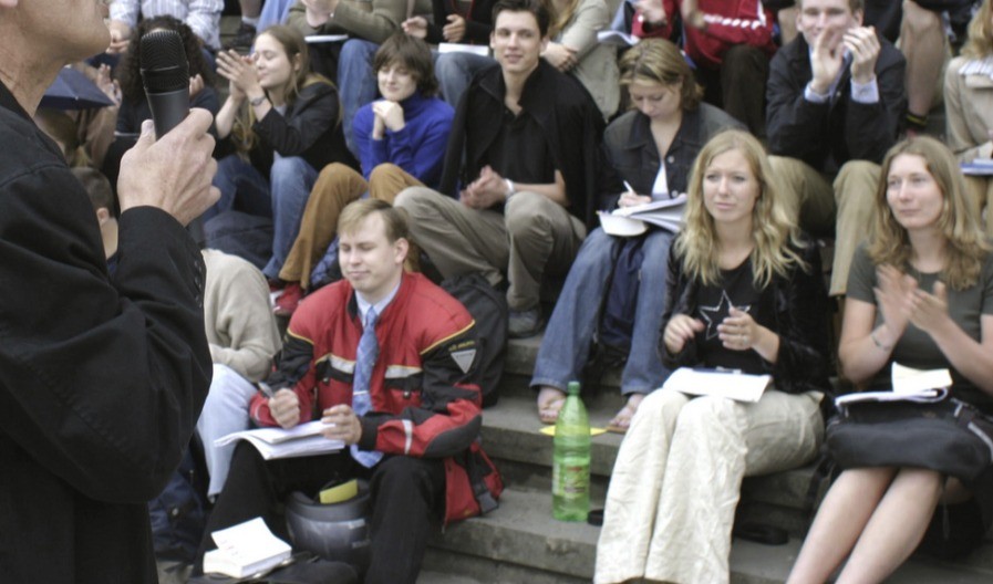 MRAČNA VEZA UNIVERZITETA I NASILJA: Ko stoji iza mraka u Berlinu?