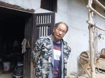 NAPUSTIO CIVILIZACIJU I NESTAO U PLANINI Već 50 godina živi u pećini sa strujom i vodom, razlog će vas šokirati!