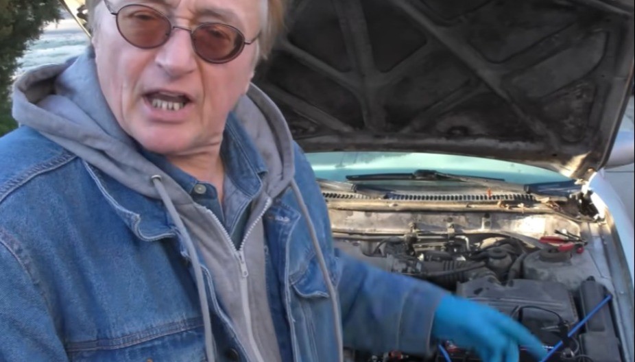 VOZAČI U PANICI: Ako primetite ovaj miris u kolima, VAŠ ŽIVOT JE U OPASNOSTI!