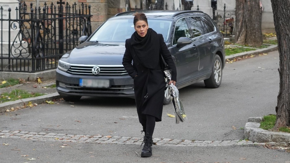 MINA KOSTIĆ DANAS IMA SVE, ALI NIJE UVEK BILO TAKO Roditelji su je dali na usvajanje, a davno je ostala bez sestre