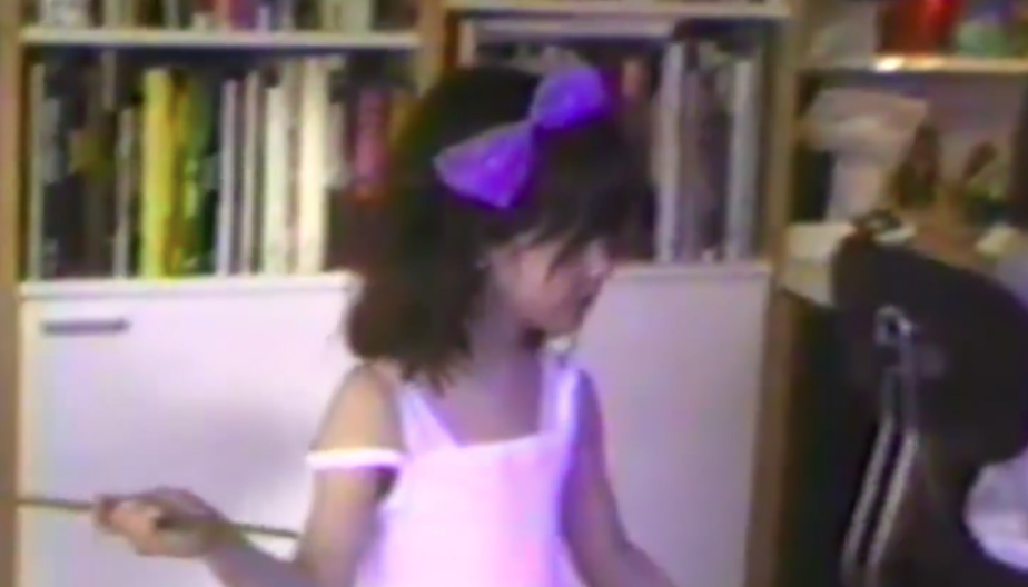 DANAS JE NAPUNILA 46 GODINA Devojčica sa slike je glumica koju Srbija obožava, prepoznajete li je?