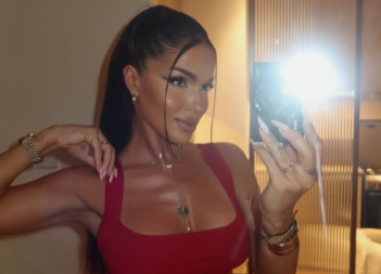 "NIJE MI BILO PRIJATNO" Teodoru Džehverović gađali čašom na nastupu, oglasila se nakon incidenta!