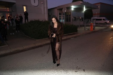 SLUČAJNO POKAZALA ŠTA IMA U TELEFONU Pevačica u emisiji uključila ekran, a danas svi bruje o ovome (FOTO)