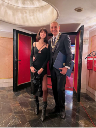 "OTAC I ĆERKA, A PO IZGLEDU MOŽDA I UNUKA" Naš glumac se oženio 32 godine mlađom, komentari ne prestaju da se nižu