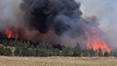 "POŽAR JE OGROMAN, ČITAVO SELO JE U DIMU" Najnoviji detalji o ogromnom požaru kod Čačka