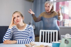 Ne daj bože da im budete snajka! Najgore svekrve su rođene u ova 4 horoskopska znaka