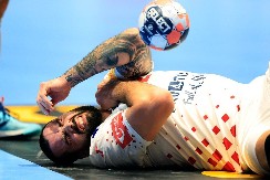 OTKRIVENA POZADINA SKANDALA Hrvati insistirali na Tompsonu, nastao totalni haos