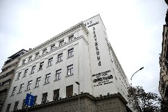 Učenici Trgovačke škole u Hilandarskoj ulici od danas ponovo u svojim klupama (FOTO)