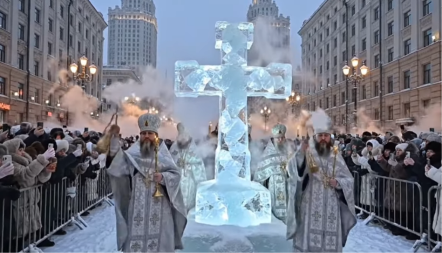 RUSI PLIVALI ZA ČASNI KRST NA -37! Oko 3.600 vernika na bogojavljenskom kupanju