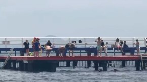 VODITELJ RTS-A PLIVAO ZA ČASNI KRST Daleko od Srbije neguje tradiciju, a u rukama drži ovo (FOTO) 