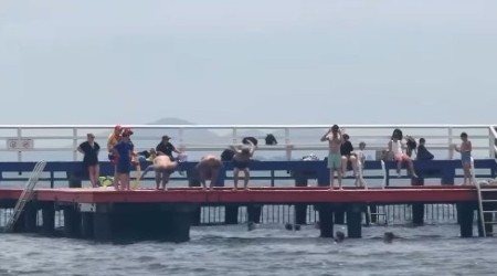 VODITELJ RTS-A PLIVAO ZA ČASNI KRST Daleko od Srbije neguje tradiciju, a u rukama drži ovo (FOTO) 