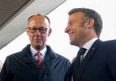 SAVEZ NA IVICI PUCANJA: Kako se Evropa sprema na "razvod" od SAD u grupnim četovima