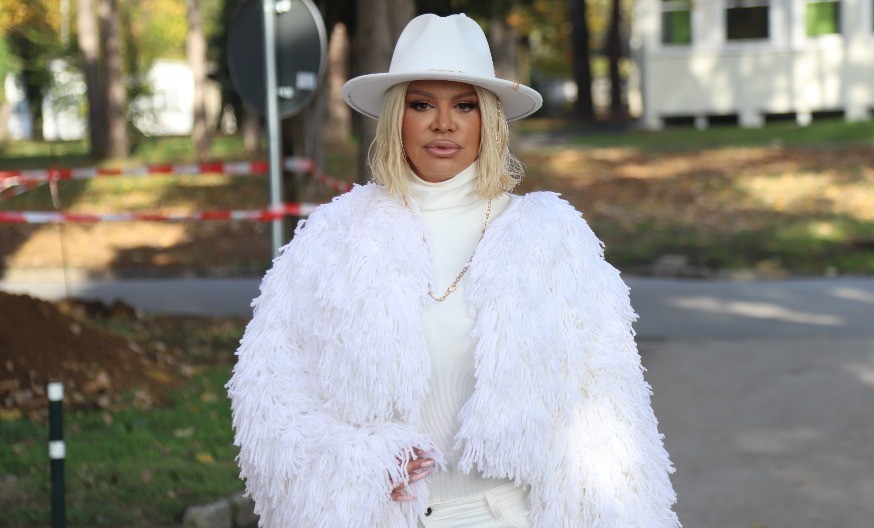 "MOLIM PRODUKCIJU DA ULOŽI NOVAC" Dara Bubamara pobesnela u programu, direktoru Granda uputila hitan zahtev!