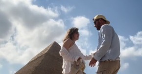 RAZVEO SE PA ZAPROSIO 23 GODINE MLAĐU Naš glumac uživa u ljubavi: "Dečko mi je tatino godište" (VIDEO) 