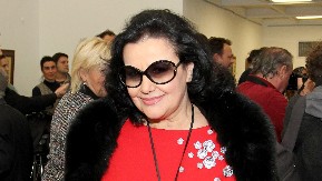 "NISAM IŠLA U ŠKOLU JER SE MOJA MAJKA SKIDALA GOLA" Ćerka naše glumice ne krije da je prolazila kroz pakao