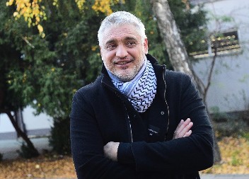 PRVO OGLAŠAVANJE ČEDE JOVANOVIĆA NAKON HAPŠENJA ACE KOSA Bivši političar besan kao ris!