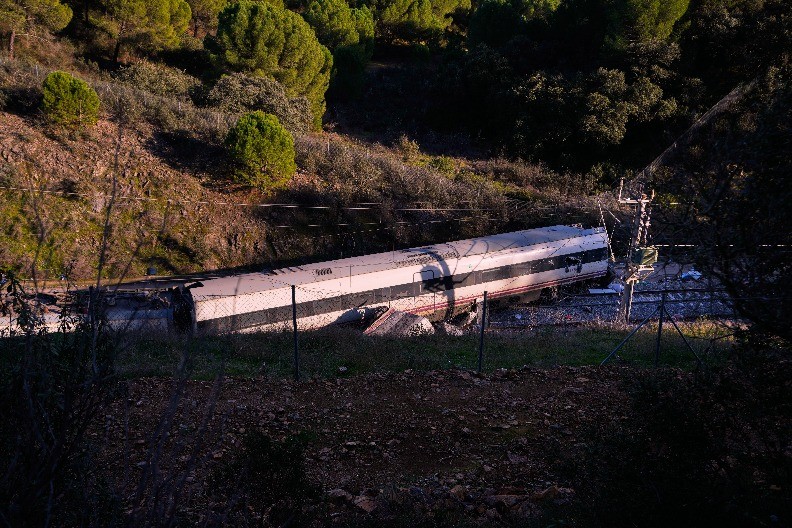 BROJ MRTVIH PORASTAO! Novi detalji tragedije koja je zavila Španiju u crno!