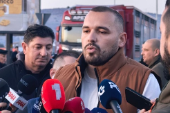 Meštanin Botuna odgovorio Evropi sad: Bio sam nekad na listi DPS-a i napustio sam ih, a Evropa sad je napravljena od otpada DPS-a!