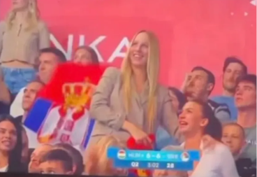 OVA PEVAČICA JE SESTRA NAŠEG VATERPOLISTE Bodri ga tokom utakmica, a evo o kome je reč