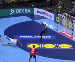 STRAŠNA PROZIVKA Srbija ispala, a onda je golman Nemačke udario jako (FOTO)