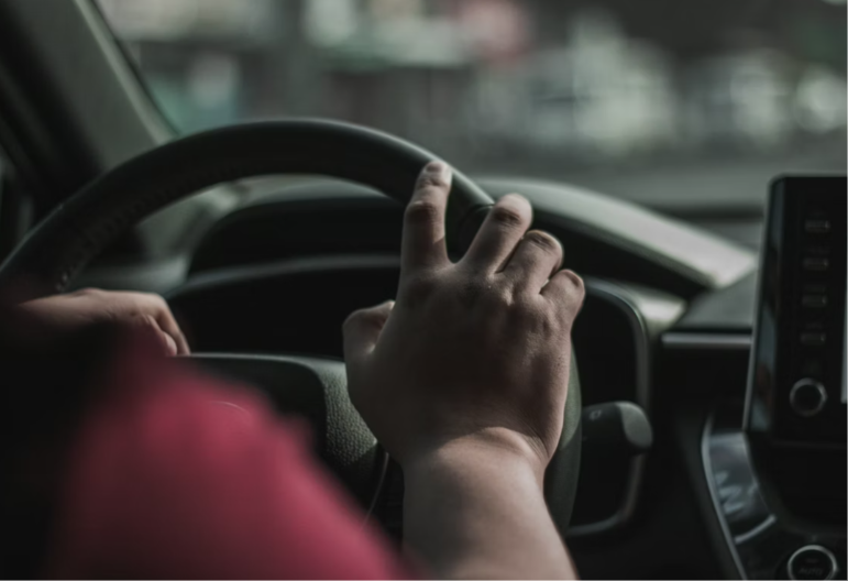 NE IGNORIŠITE OVAJ PROBLEM Evo kako da reagujete ako osetite miris BEZINA u kolima