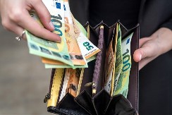 Ogroman novac stiže iznenada: 5 horoskopskih znakova će rešiti finansijske probleme u 2026. godini