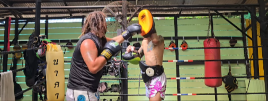 NAŠ PEVAČ SE PREPOLOVIO Skinuo preko deset kilograma, sad se ozbiljno bacio na trening! (FOTO)