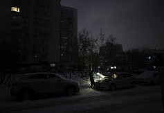 VIŠE OD MILION DOMAĆINSTAVA U KIJEVU JE BEZ STRUJE Stanovništvo se smrzava nakon ruskog napada