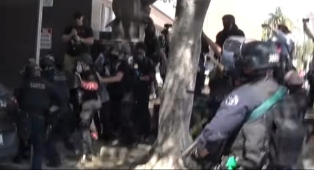 Cirih u plamenu: Antifa napada policiju, a Kran Montanu zaboravili!