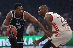 BAJERN - PARTIZAN Crno-beli stali, domaćin preokrenuo