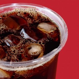 OPASNO OSVEŽENJE Evo šta GAZIRANA PIĆA mogu uraditi vašem zdravlju 