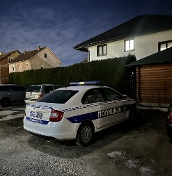 MLADIĆ DOŠAO SA BRATOM KOD UJAKA NA SLAVU Muškarac zgrabio pušku i zapucao na sestrića