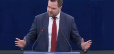 "TRAMPE, PAŽLJIVO SLUŠAJTE, ODJEB*TE!" Danski poslanik zagrmeo, snimak kruži mrežama! (VIDEO)