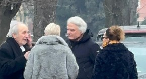 PRVI STIGLI NA SAHRANU MIKE ALEKSIĆA Bili su mu velika podrška! (FOTO/VIDEO)