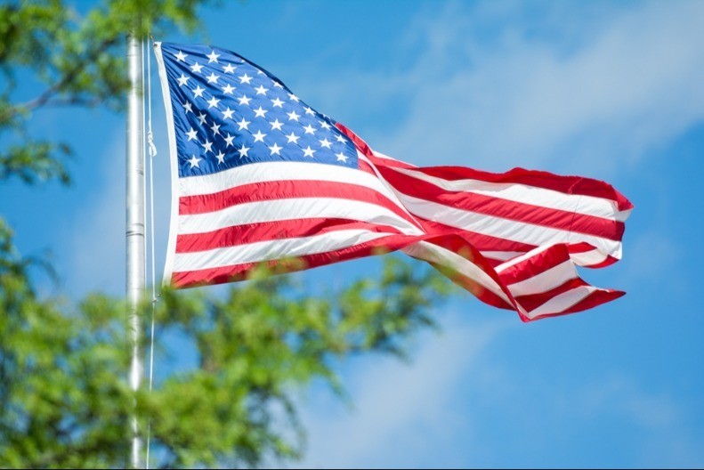 Zapaljena američka zastava u Cirihu - Tramp nije dobrodošao