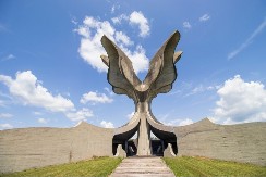 NE ŽELE DA IH UVREDE! Blokaderima važnije ustaše od jasenovačkih žrtava